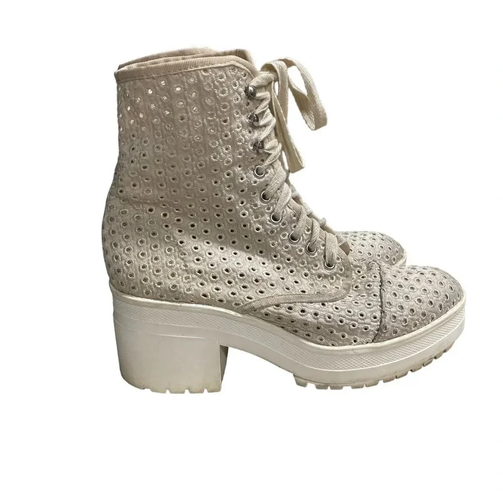 Urban Outfitters Mya Eyelet Beige-Cream Platform Chunky Heel, Size 8‎